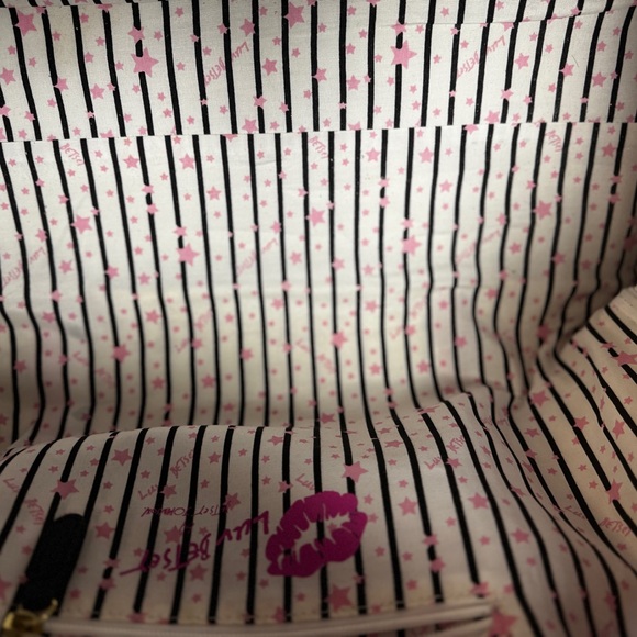 Betsey Johnson Quilted Cat Face Weekender or Duffle Bag - Picture 2 of 7